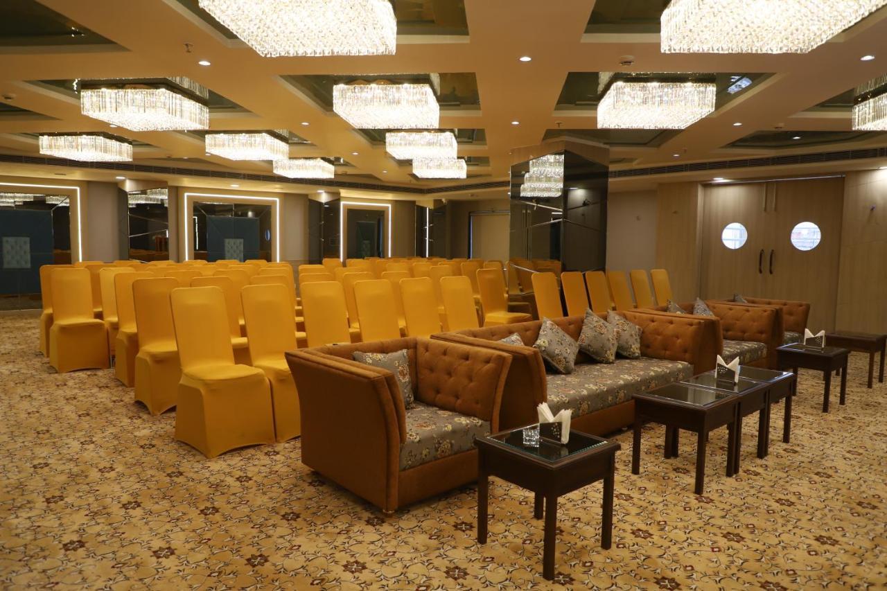 The Royal Class Hotel Гвалиор Экстерьер фото
