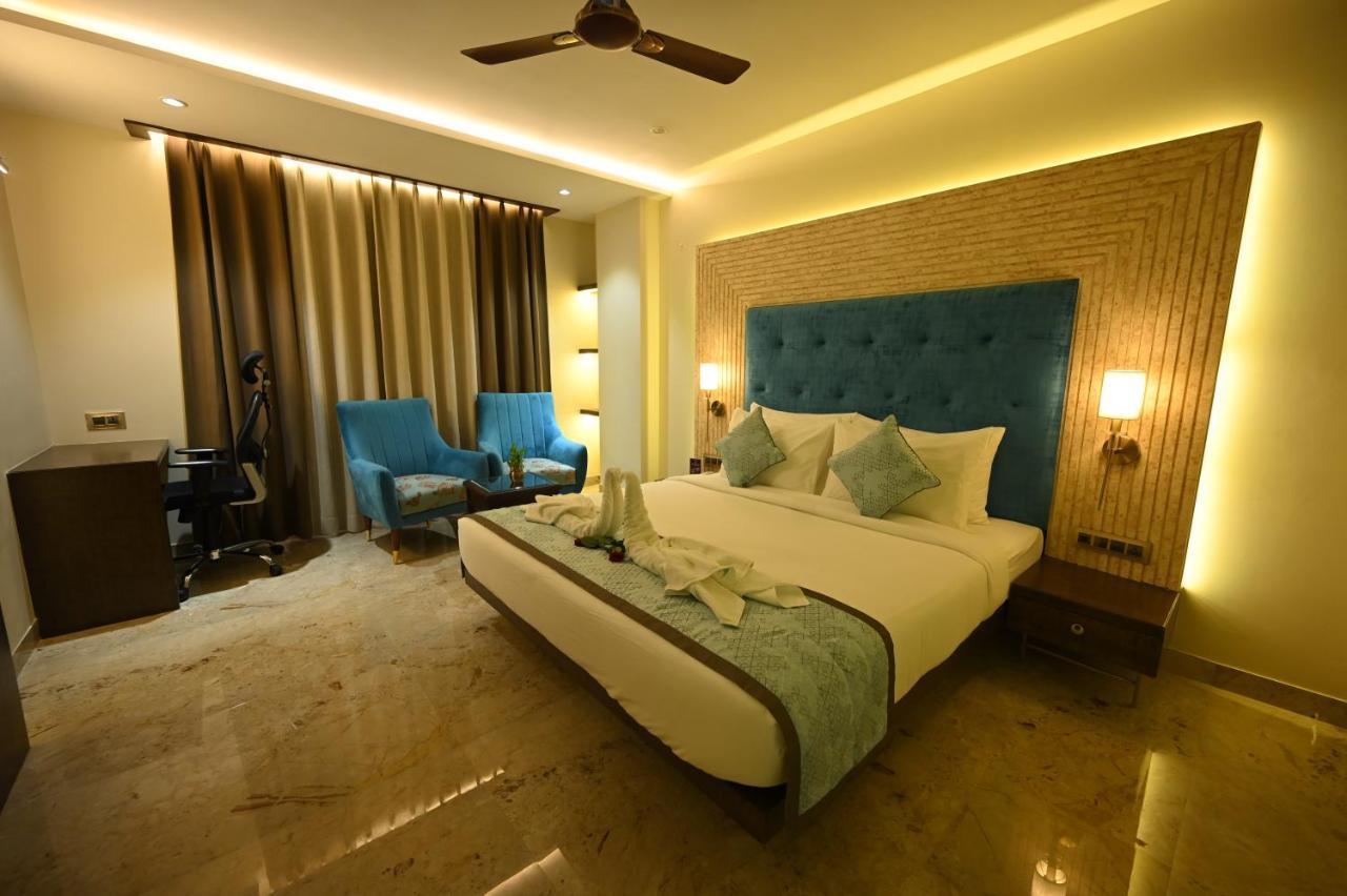 The Royal Class Hotel Гвалиор Экстерьер фото