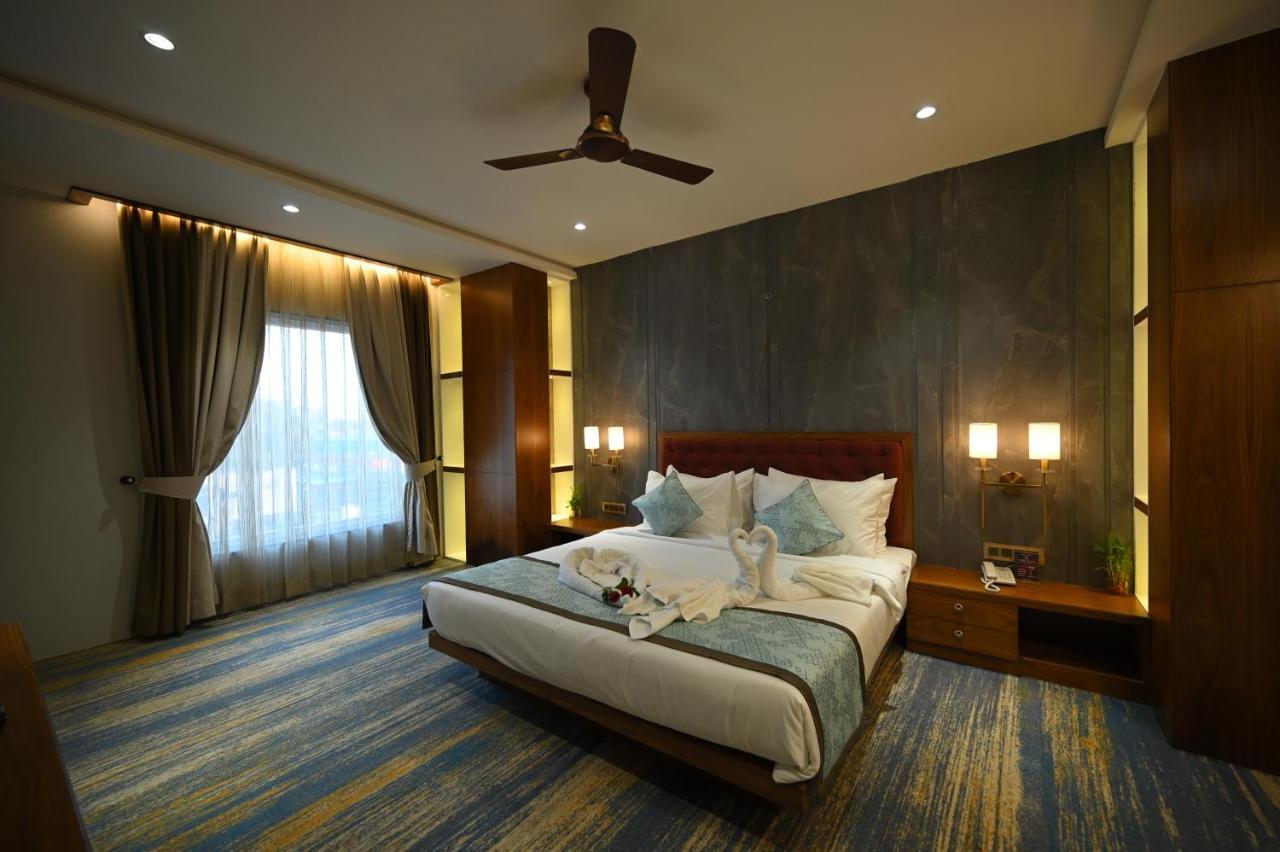 The Royal Class Hotel Гвалиор Экстерьер фото