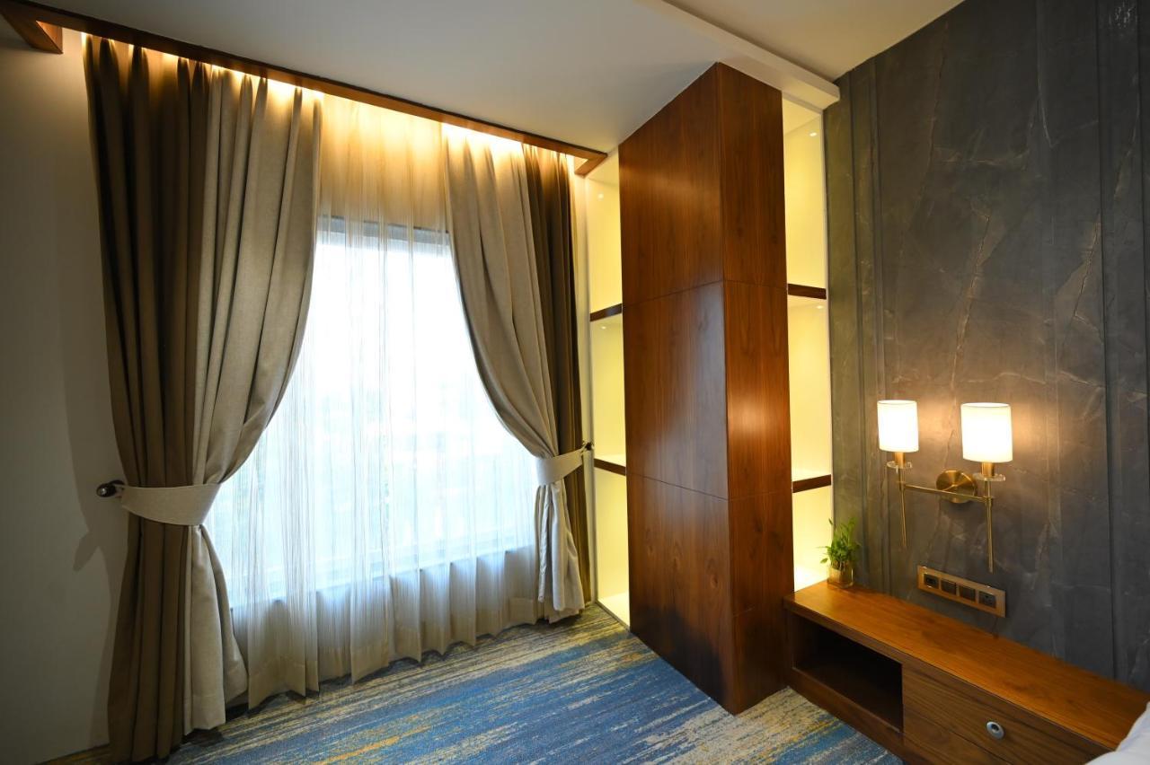 The Royal Class Hotel Гвалиор Экстерьер фото