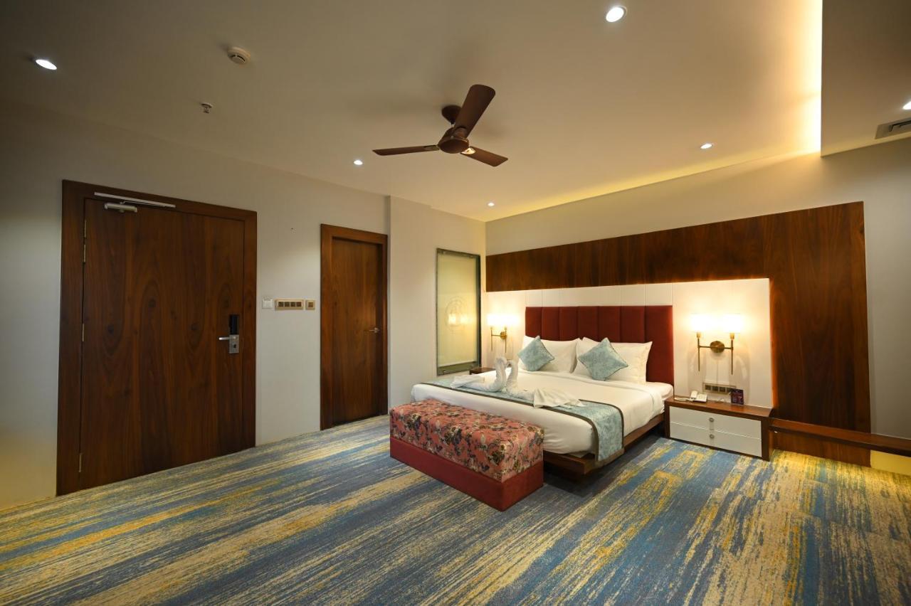 The Royal Class Hotel Гвалиор Экстерьер фото
